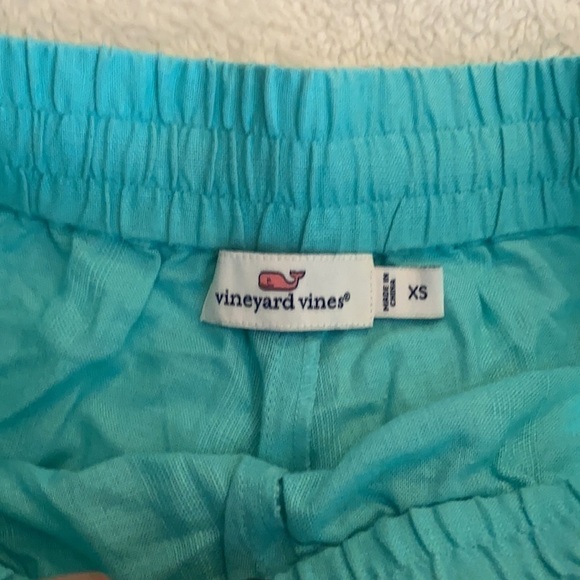 Worn once vineyard vines linen shorts size XS - Picture 3 of 4